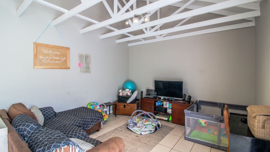 6 Bedroom Property for Sale in Kidds Beach Eastern Cape